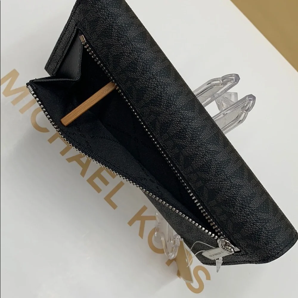 MICHAEL KORS JET SET TRAVEL LG TRIFOLD BLACK